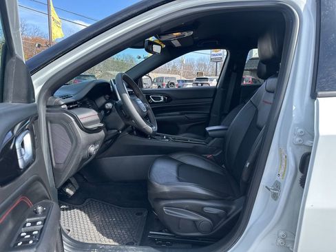 Used 2025 Jeep Compass Trailhawk AWD/4WD image 11