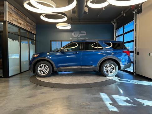 Used 2020 Ford Explorer XLT w/ Comfort Package AWD/4WD image 6