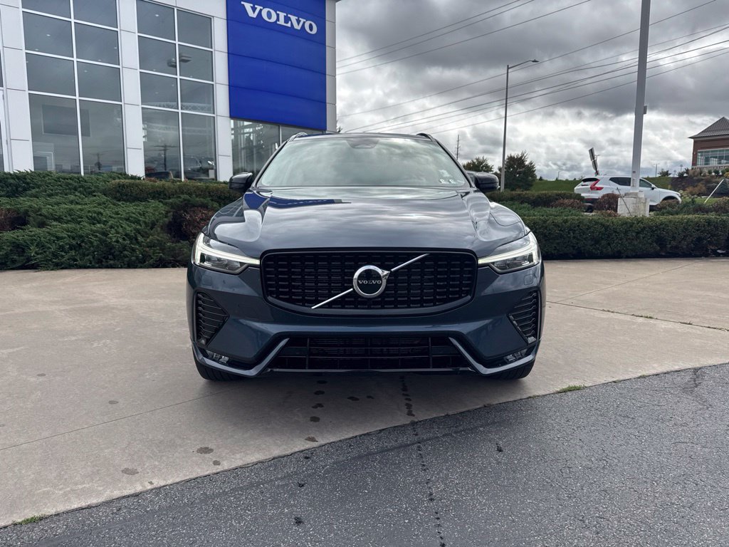 Used 2025 Volvo XC60 B5 Core w/ Protection Package Premier AWD/4WD image 2