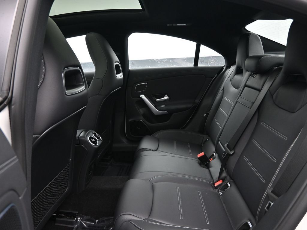 Used 2025 Mercedes-Benz CLA 250 4MATIC image 32