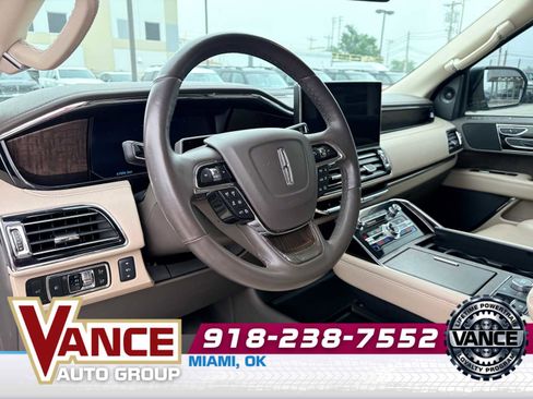 Used 2024 Lincoln Navigator Premiere AWD/4WD image 11