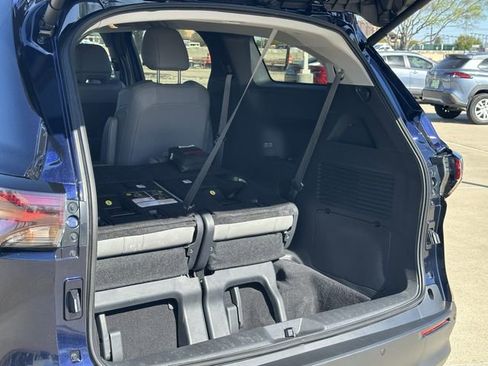 Used 2025 Toyota Sienna XLE w/ XLE Plus Package image 32