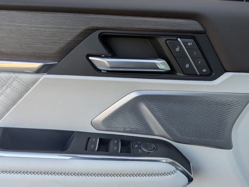 Used 2024 GMC Acadia Denali w/ Super Cruise Package image 16