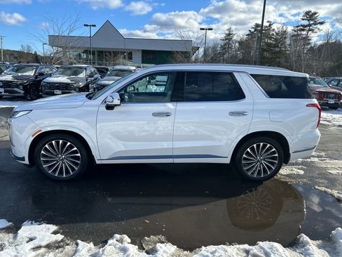 Used 2023 Hyundai Palisade Calligraphy image 2