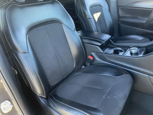 Certified 2024 Jeep Grand Cherokee L Laredo image 9