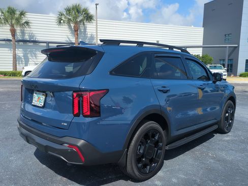 Used 2025 Kia Sorento SX AWD/4WD image 4
