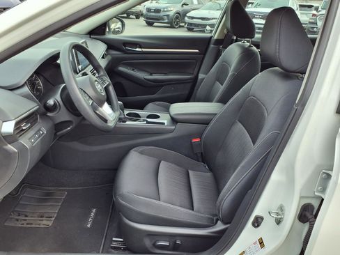 Used 2022 Nissan Altima 2.5 SV image 11