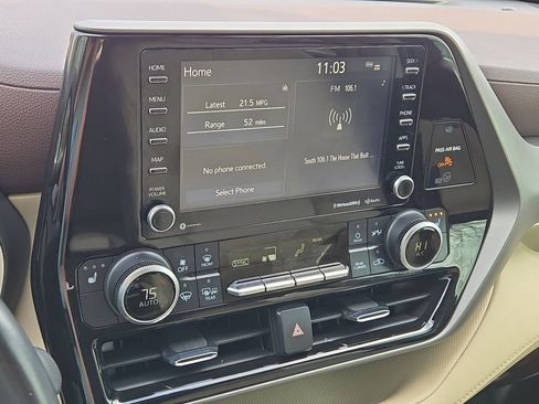 Used 2022 Toyota Highlander XLE image 27