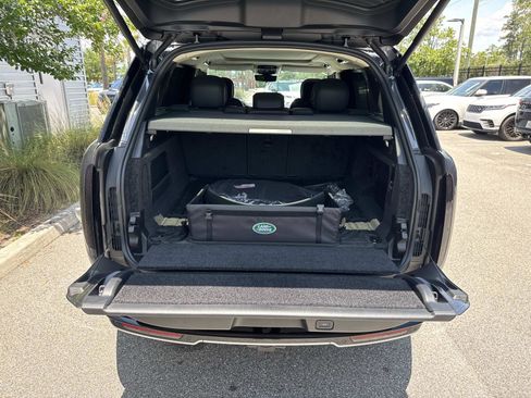 Certified 2025 Land Rover Range Rover SE AWD/4WD image 11