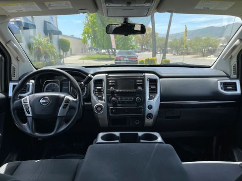 Used 2017 Nissan Titan SV RWD image 11