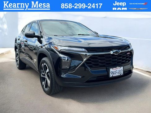 Used 2024 Chevrolet Trax RS w/ Driver Confidence Package FWD image 1