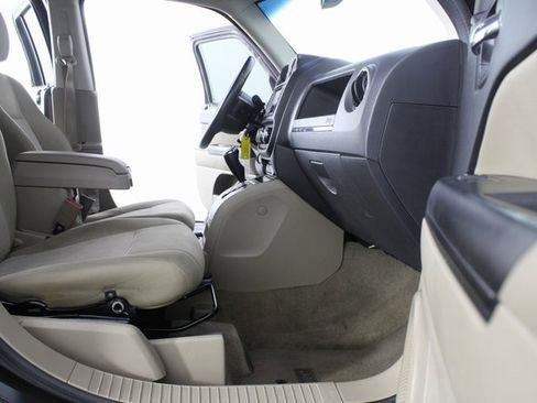 Used 2014 Jeep Patriot Latitude image 17