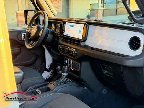 Used 2024 Jeep Wrangler Unlimited Sport image 22