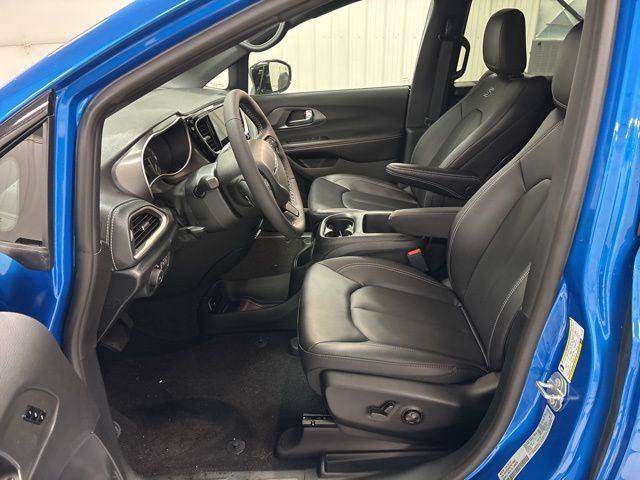 New 2026 Chrysler Pacifica Select w/ S Appearance Package AWD/4WD image 6