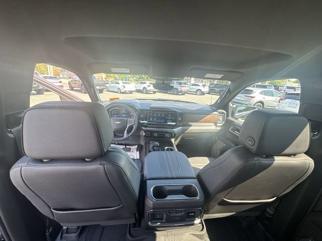 Used 2024 Chevrolet Silverado 1500 High Country w/ Technology Package AWD/4WD image 19