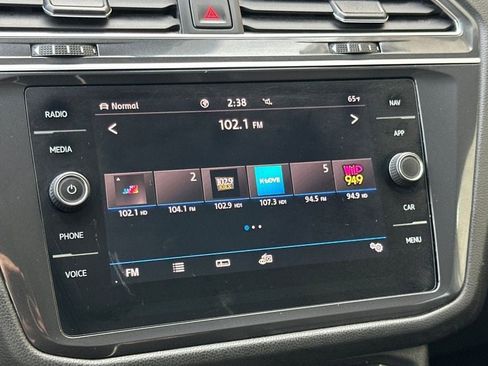 Used 2020 Volkswagen Tiguan SEL image 15