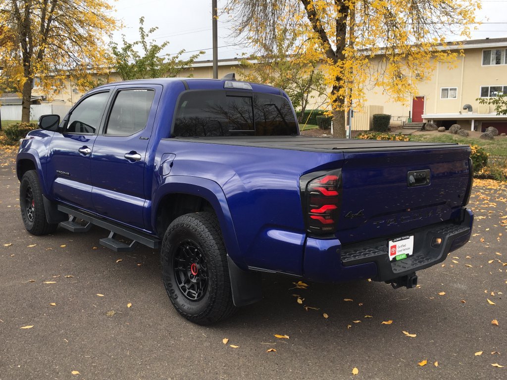 Used 2022 Toyota Tacoma Limited w/ Black Out Package (TMS) AWD/4WD image 5