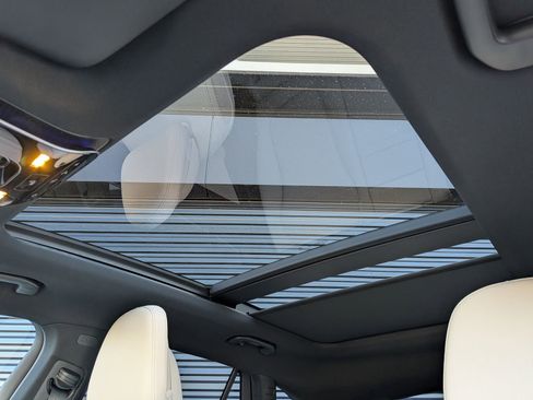 Used 2025 Mercedes-Benz GLC 300 image 23