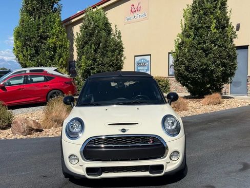 Used 2019 MINI Cooper S w/ Signature Upholstery Package FWD image 3