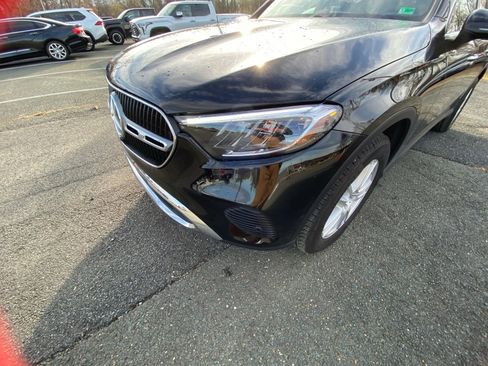 Used 2025 Mercedes-Benz GLC 300 4MATIC image 26