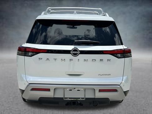 Used 2025 Nissan Pathfinder Platinum FWD image 6