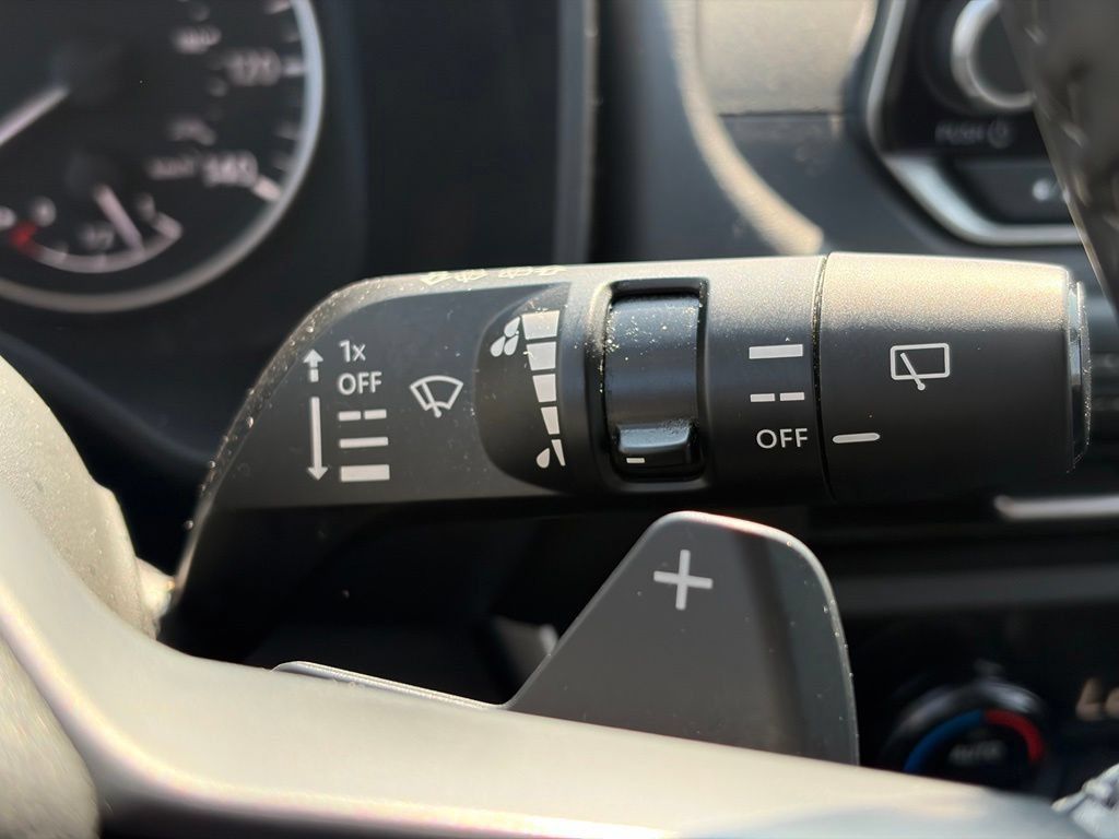 Used 2025 Nissan Rogue SV AWD/4WD image 27