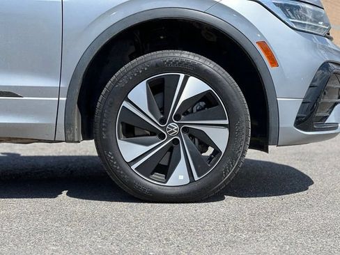 Used 2023 Volkswagen Tiguan SE R-Line AWD/4WD image 10