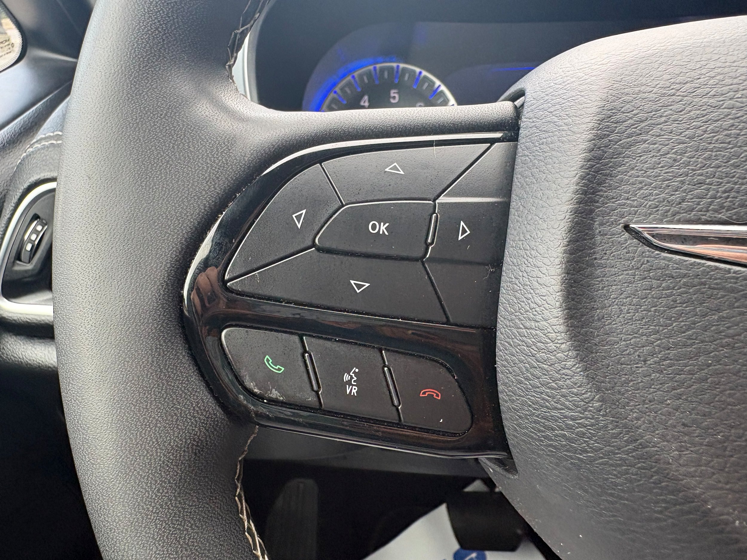 Certified 2025 Chrysler Pacifica Limited FWD image 19