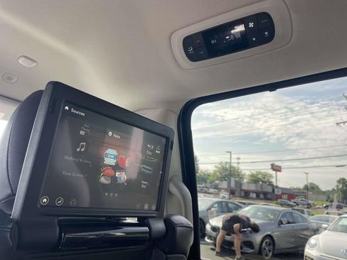 Used 2020 Chrysler Pacifica Touring-L Plus w/ Advanced Safetytec Group FWD image 21