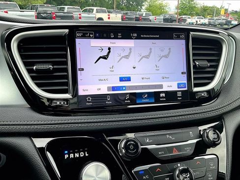 Used 2021 Chrysler Pacifica Touring w/ S Appearance Package FWD image 25