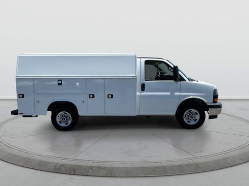 New 2025 GMC Savana 3500 w/ Power Convenience Package RWD image 9