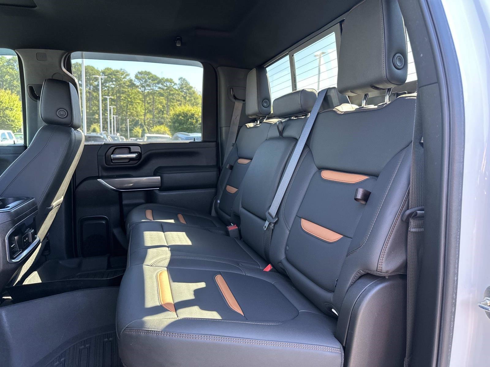 Used 2022 GMC Sierra 2500 AT4 w/ AT4 Preferred Package AWD/4WD image 10