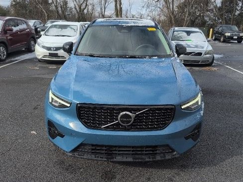 Used 2023 Volvo XC40 B5 Plus w/ Driver Assist Package image 2