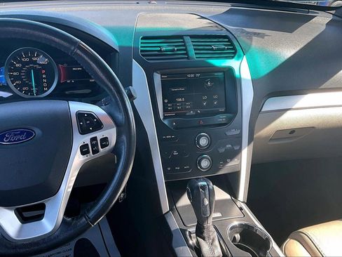 Used 2014 Ford Explorer XLT w/ Equipment Group 202A image 9