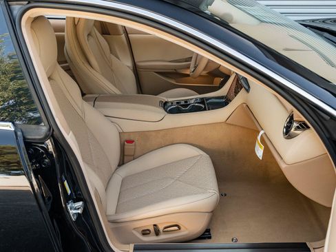 New 2025 Karma Revero Luxury RWD image 13