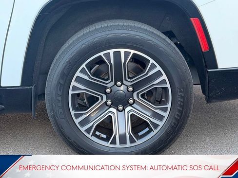 Used 2023 Jeep Wagoneer L Series II w/ Rear Seat Video Group 1 AWD/4WD image 8