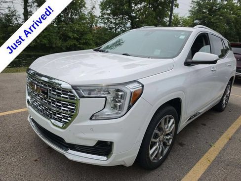 Used 2022 GMC Terrain Denali w/ Denali Premium Package AWD/4WD image 1