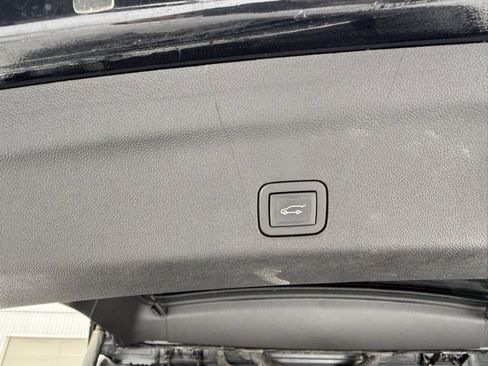 Certified 2025 Cadillac Escalade Premium Luxury image 36