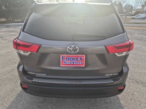 Used 2018 Toyota Highlander XLE image 5