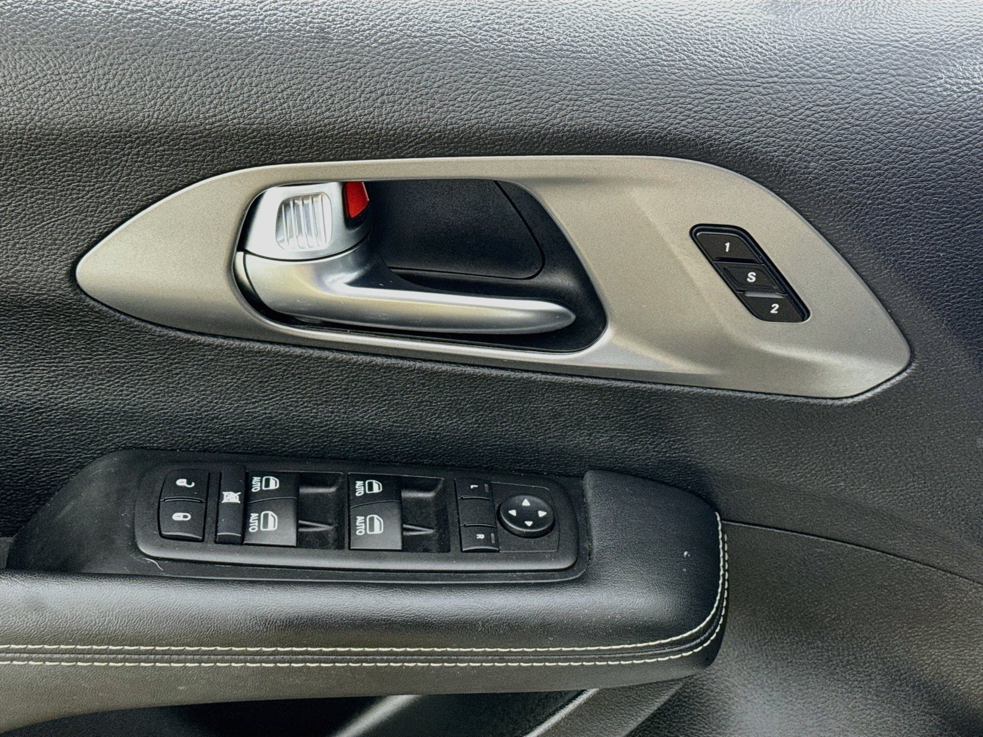 Used 2025 Chrysler Pacifica Select FWD image 20