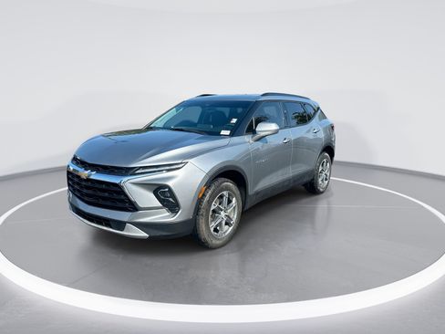 Used 2024 Chevrolet Blazer LT w/ Convenience Package FWD image 5