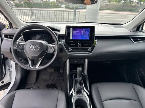 Used 2024 Toyota Corolla Cross XLE w/ Convenience Package FWD image 13