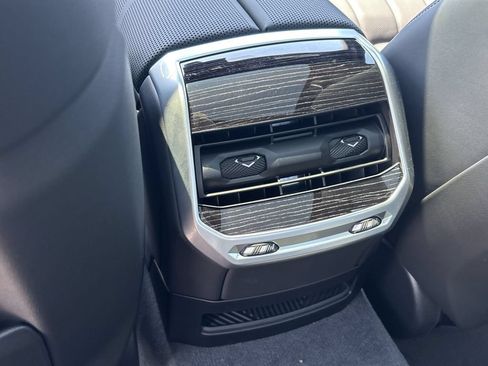 Used 2026 BMW 750e xDrive AWD/4WD image 24