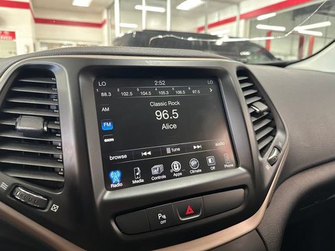 Certified 2018 Jeep Cherokee Limited w/ Trailer Tow Group AWD/4WD image 21