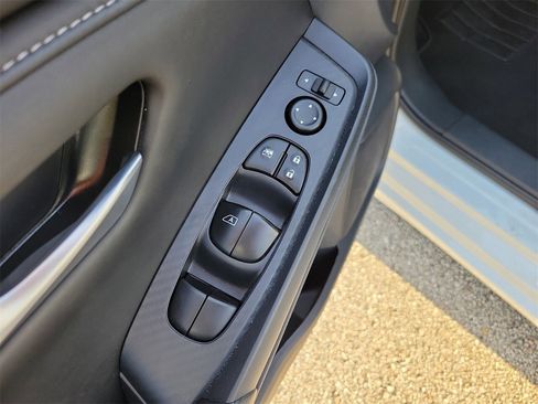 Used 2025 Nissan Sentra SV image 13