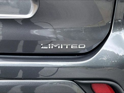 Certified 2025 Toyota Highlander Limited FWD image 10