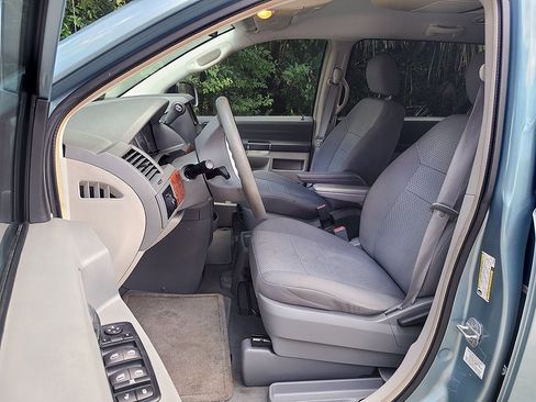 Used 2009 Chrysler Town & Country LX w/ Entertainment Group #1 image 14