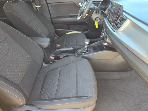 Used 2023 Kia Rio S image 9