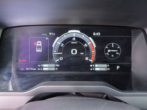 Used 2025 Toyota Tundra Limited AWD/4WD image 21