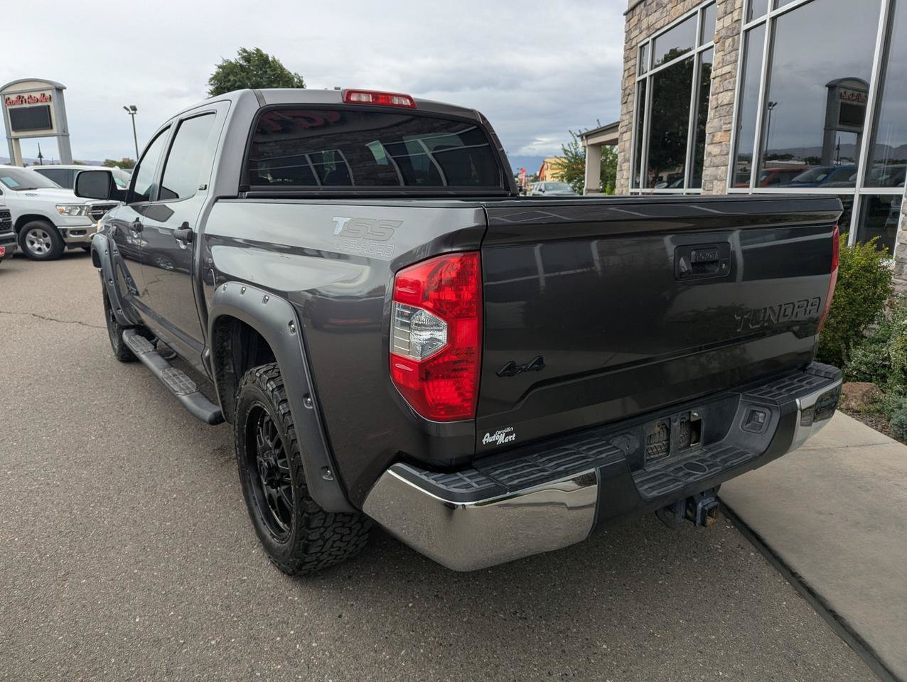Used 2017 Toyota Tundra SR5 w/ SR5 Upgrade Package AWD/4WD image 3
